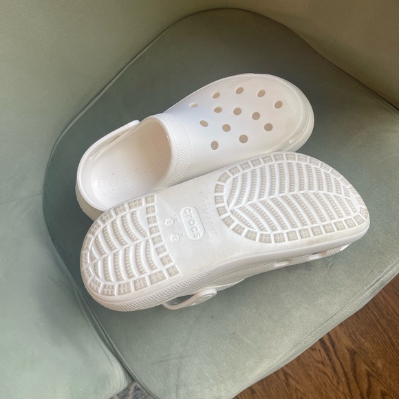 New Release Platform Crocs - Picture 3 of 3